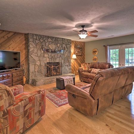 Hendersonville Home With Fire Pit 5 Mi To Downtown! المظهر الخارجي الصورة