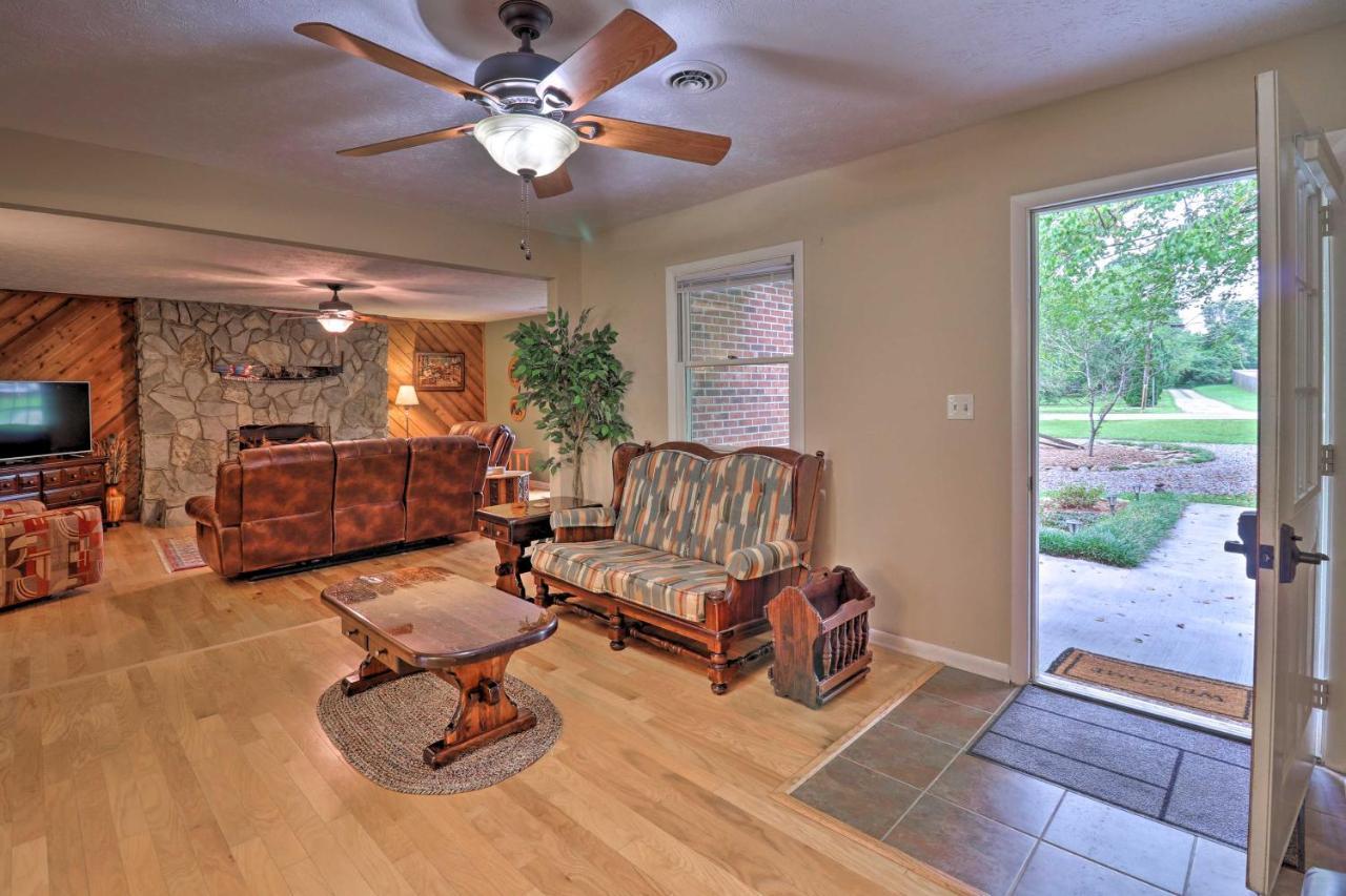 Hendersonville Home With Fire Pit 5 Mi To Downtown! المظهر الخارجي الصورة
