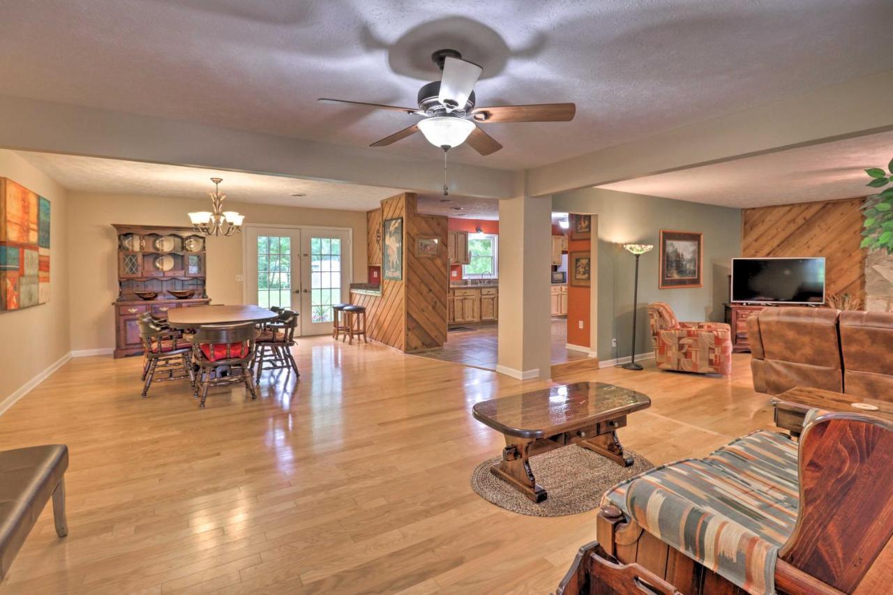 Hendersonville Home With Fire Pit 5 Mi To Downtown! المظهر الخارجي الصورة