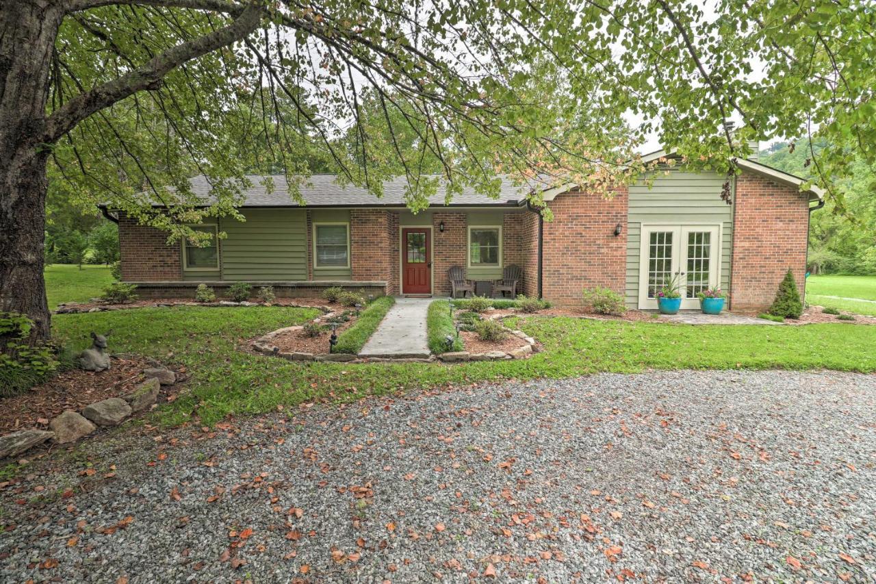 Hendersonville Home With Fire Pit 5 Mi To Downtown! المظهر الخارجي الصورة