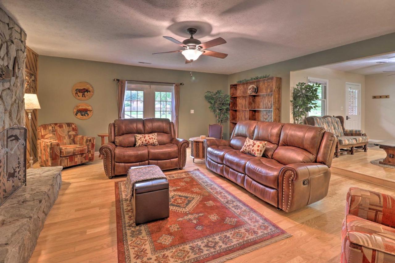 Hendersonville Home With Fire Pit 5 Mi To Downtown! المظهر الخارجي الصورة