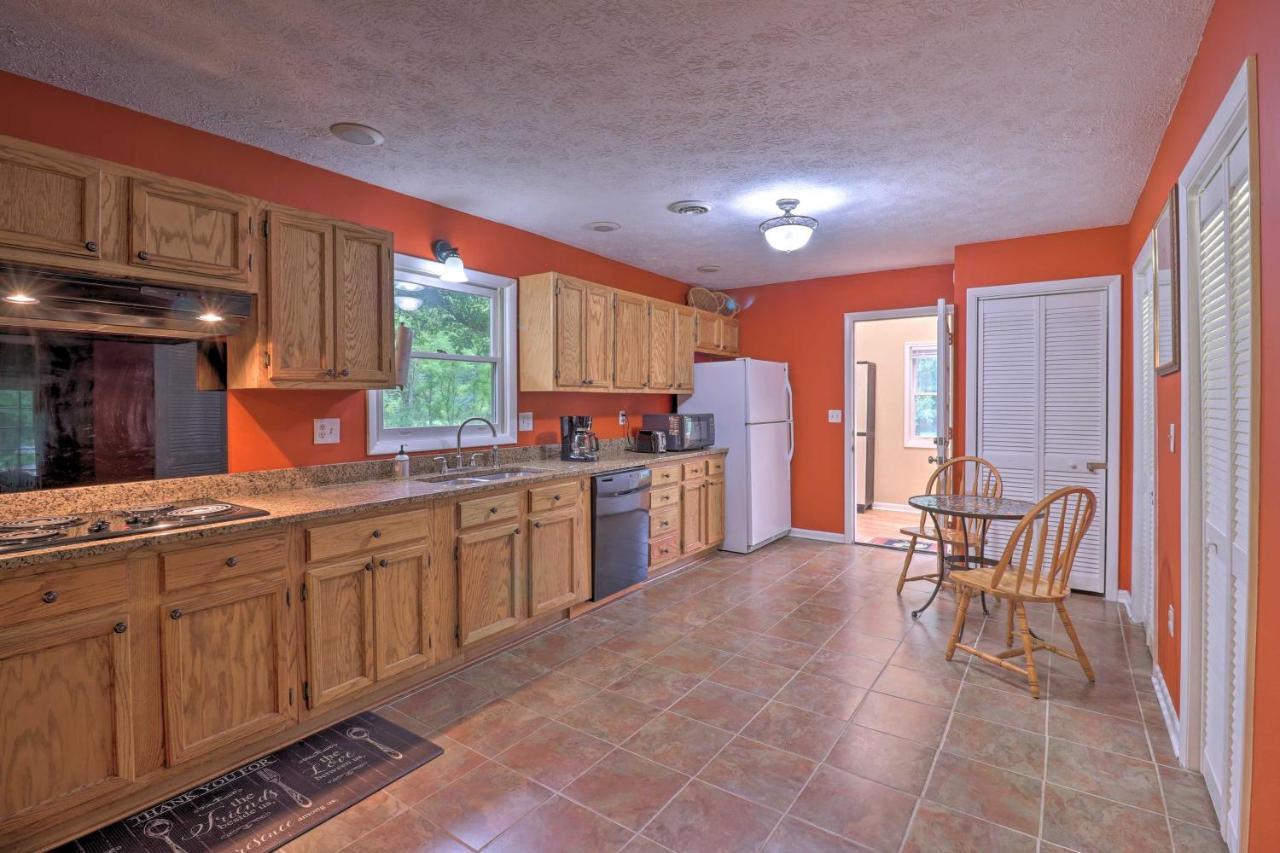 Hendersonville Home With Fire Pit 5 Mi To Downtown! المظهر الخارجي الصورة