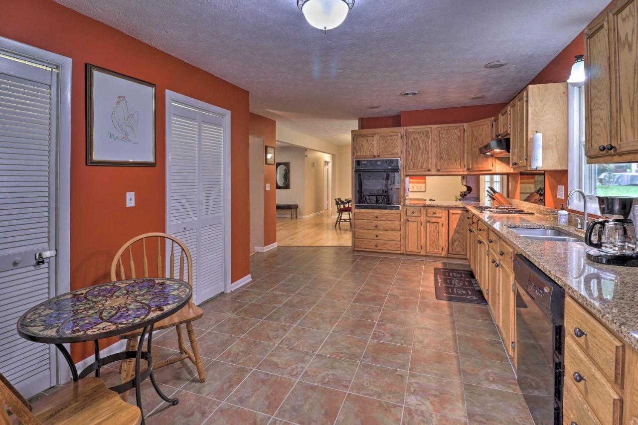 Hendersonville Home With Fire Pit 5 Mi To Downtown! المظهر الخارجي الصورة