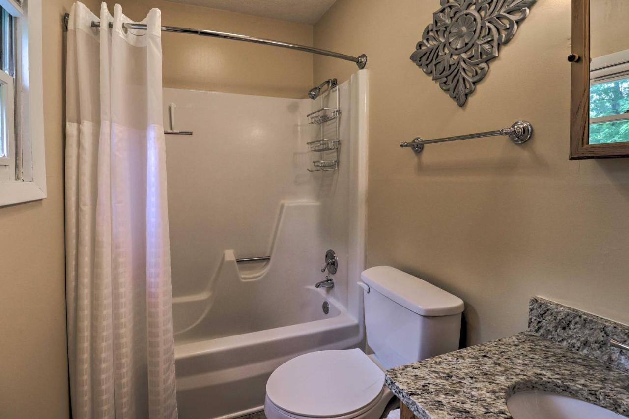 Hendersonville Home With Fire Pit 5 Mi To Downtown! المظهر الخارجي الصورة