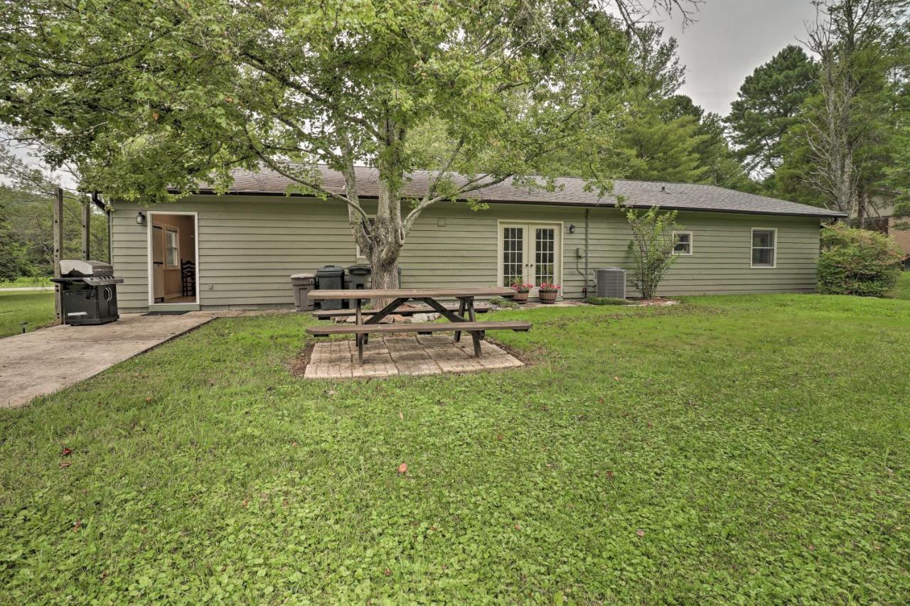 Hendersonville Home With Fire Pit 5 Mi To Downtown! المظهر الخارجي الصورة