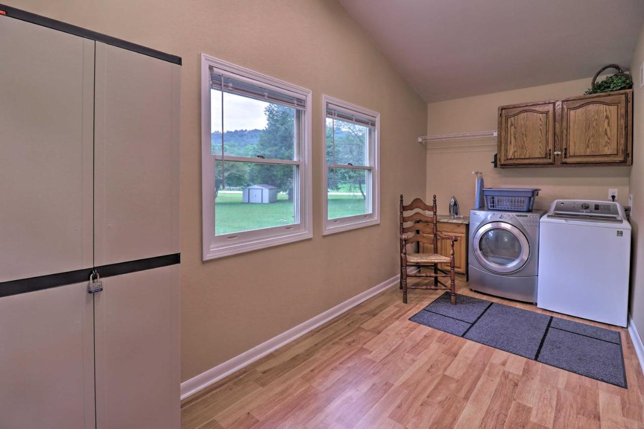 Hendersonville Home With Fire Pit 5 Mi To Downtown! المظهر الخارجي الصورة
